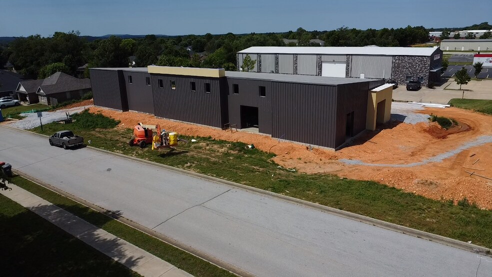 2919 E Robinson Ave, Springdale, AR à louer - Photo du bâtiment - Image 3 de 7