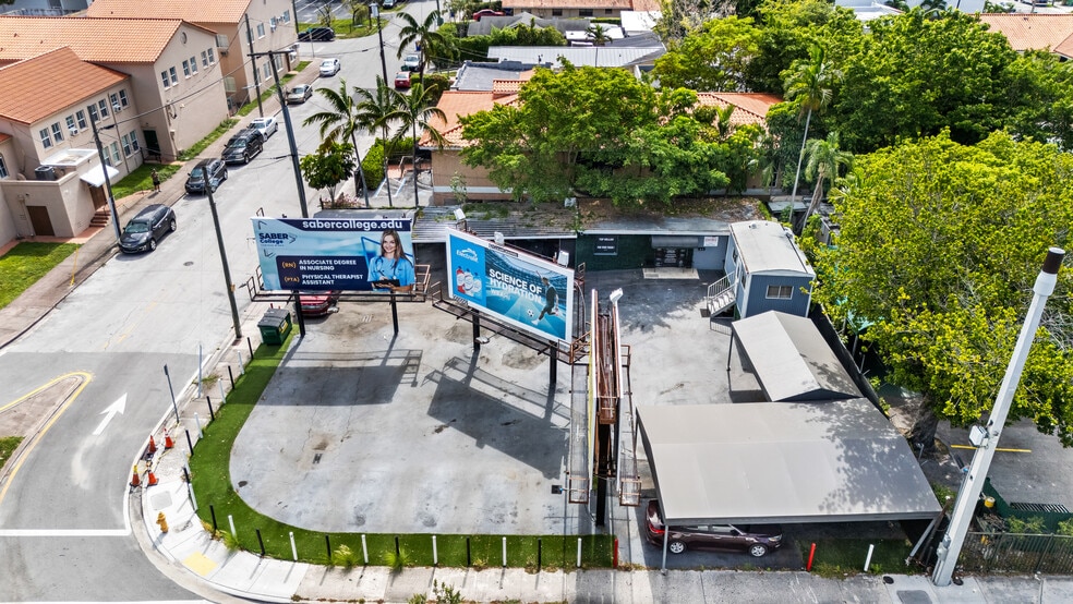 201 SW 37th Ave, Miami, FL for sale - Building Photo - Image 2 of 9
