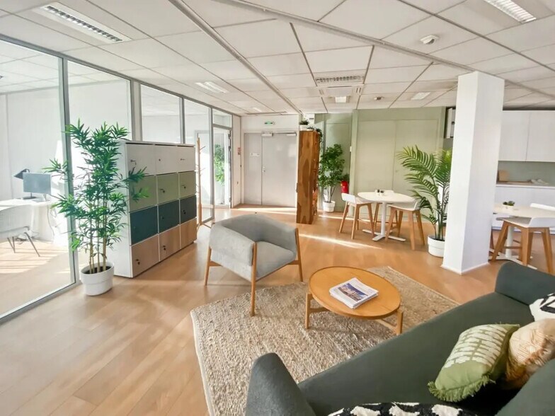 Bureau dans Saint-Maur-des-Fossés à louer - Photo du bâtiment - Image 3 de 7