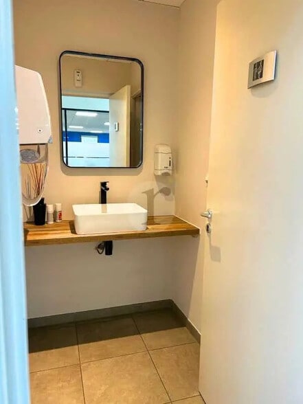 Bureau dans Wambrechies à louer - Photo intérieure - Image 3 de 5