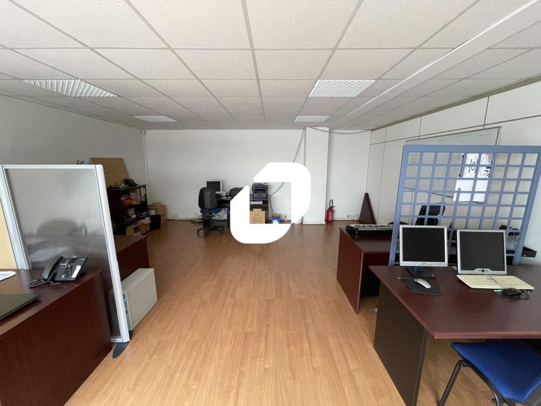 Office in Boissy-Saint-Léger for sale Building Photo- Image 1 of 10