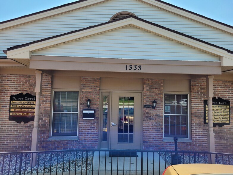 1333 College Ave, South Milwaukee, WI à louer - Photo du bâtiment - Image 3 de 15