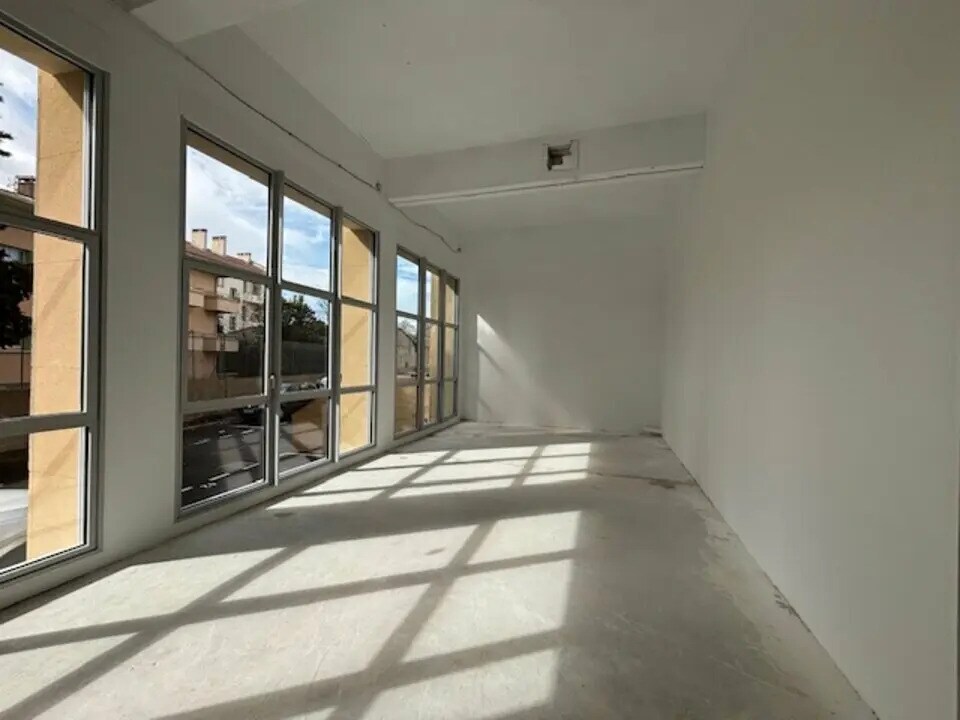 Office in Aix-en-Provence for lease Interior Photo- Image 1 of 5