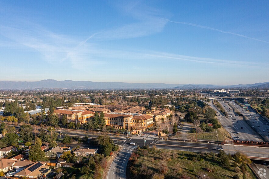 100 Winchester Cir, Los Gatos, CA à louer - Aérien - Image 3 de 12