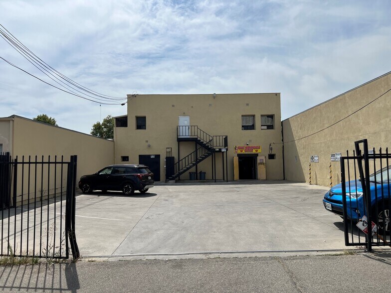 7118-7122 Reseda Blvd, Reseda, CA à vendre - Photo du bâtiment - Image 2 de 3