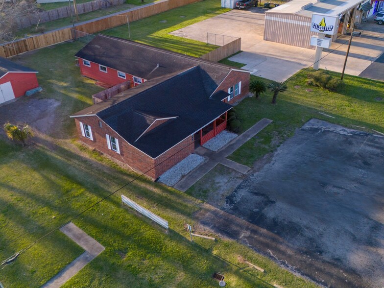 620 Brazosport Blvd N, Clute, TX à louer - Photo du bâtiment - Image 3 de 43