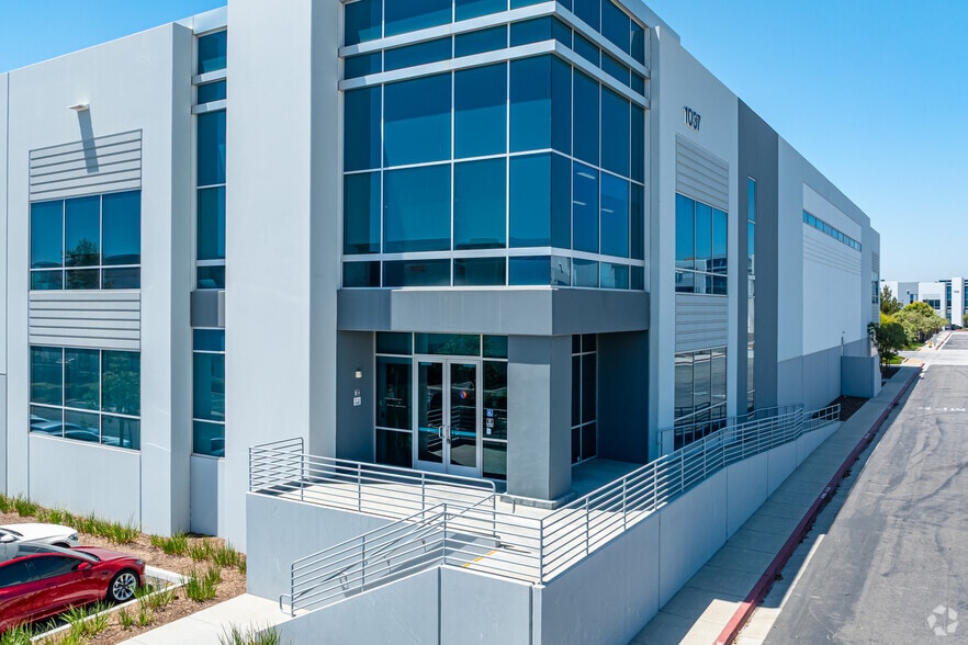 1025 N Todd Ave, Azusa, CA for lease - Building Photo - Image 2 of 10