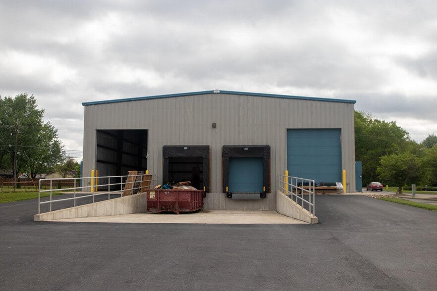 1689 N Michigan Rd, Shelbyville, IN à vendre - Photo du bâtiment - Image 2 de 4