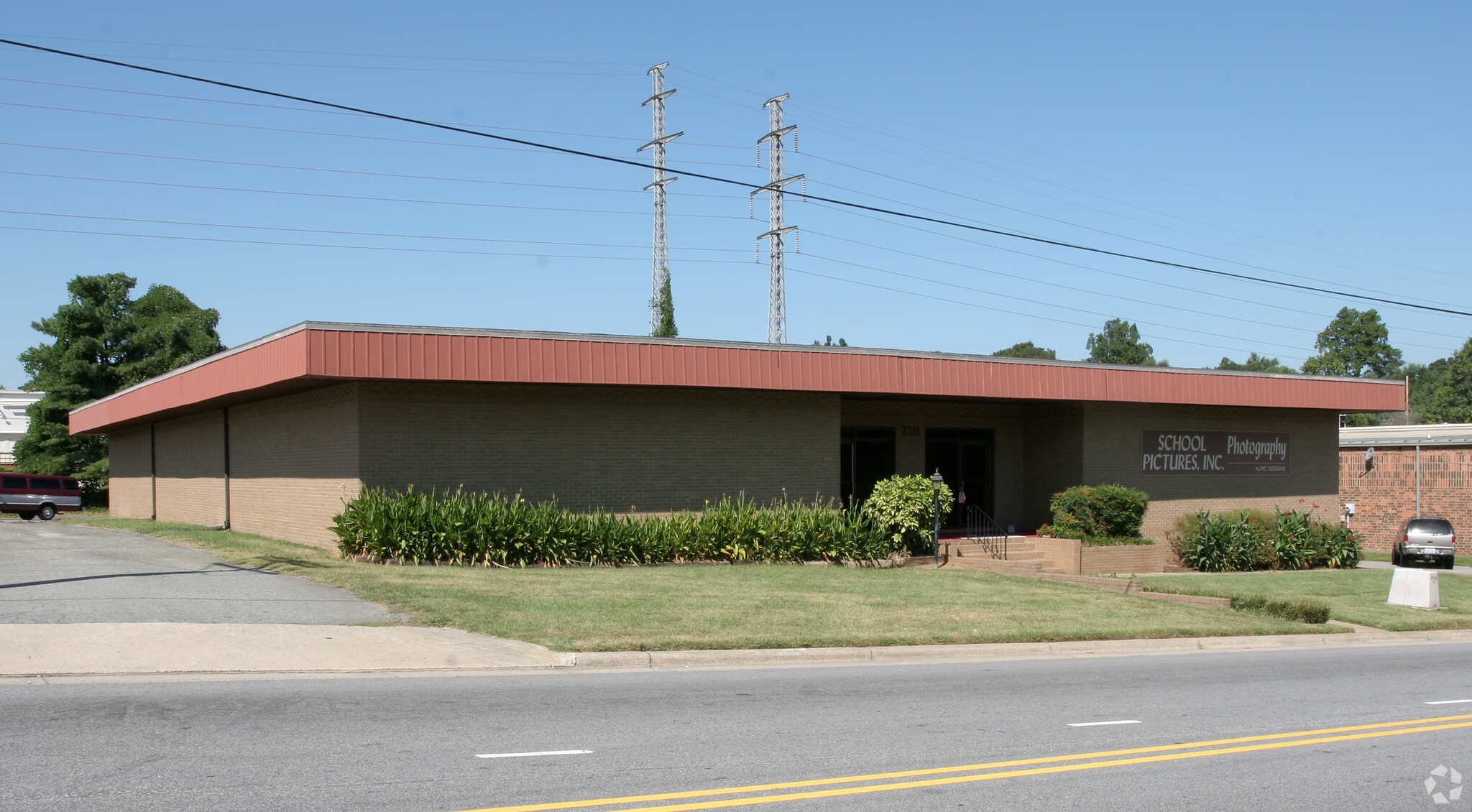 2211 N Church St, Greensboro, NC à vendre Photo principale- Image 1 de 1