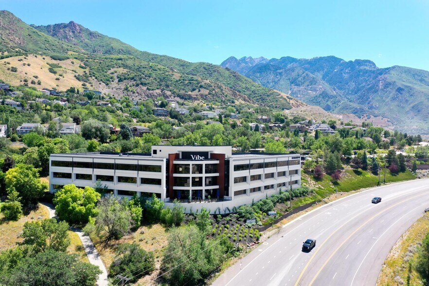 6440 S Wasatch Blvd, Salt Lake City, UT à louer - Photo du bâtiment - Image 2 de 12