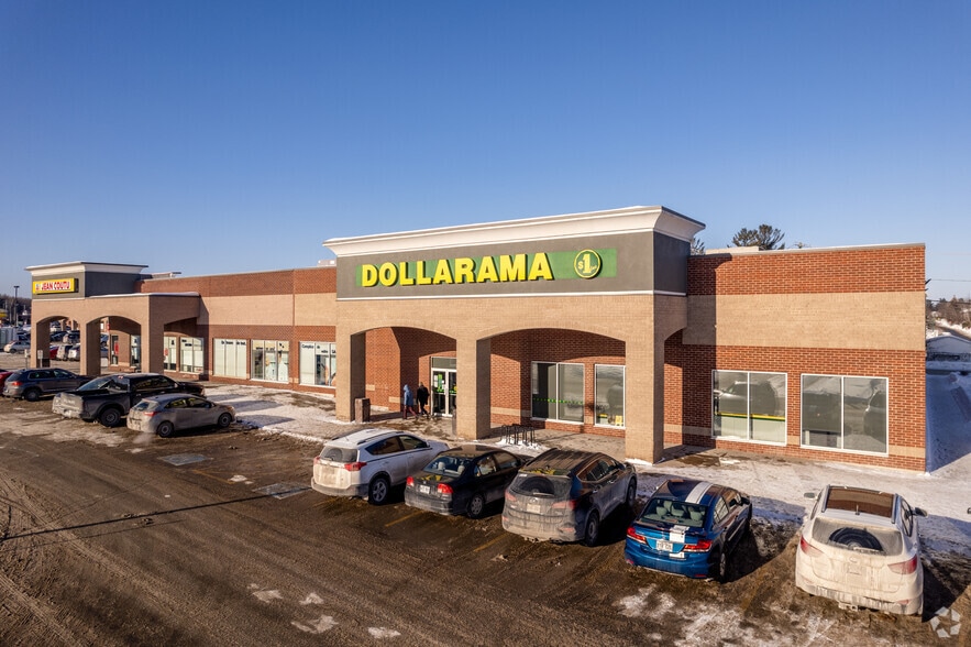 5333 Boul Laurier, Terrebonne, QC à louer - Photo du bâtiment - Image 3 de 7