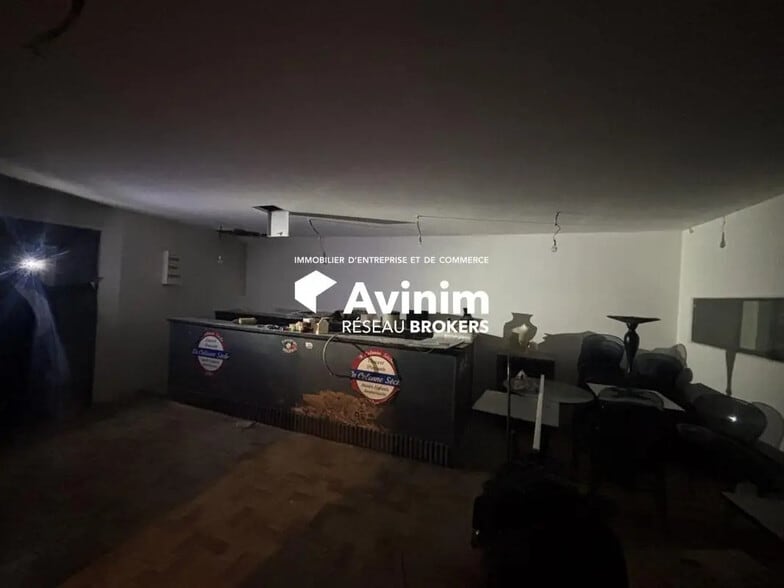 Retail in Paris for lease - Interior Photo - Image 1 of 5