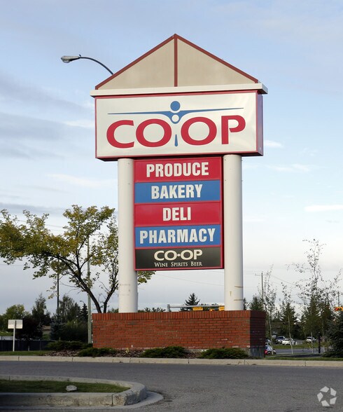 6520 Falconridge Blvd NE, Calgary, AB à vendre - Photo du bâtiment - Image 1 de 1