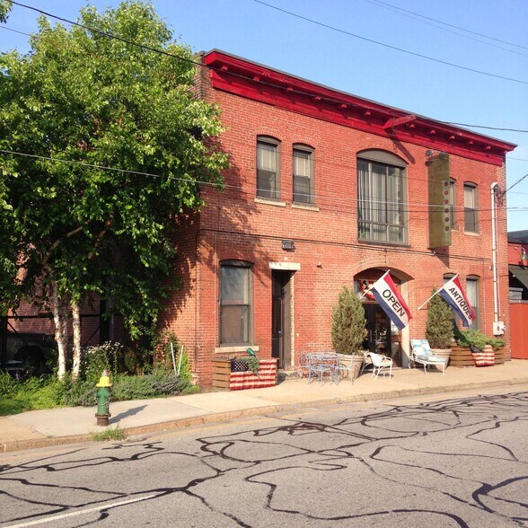 65 Ashburton St, Providence, RI à louer - Photo du bâtiment - Image 3 de 21