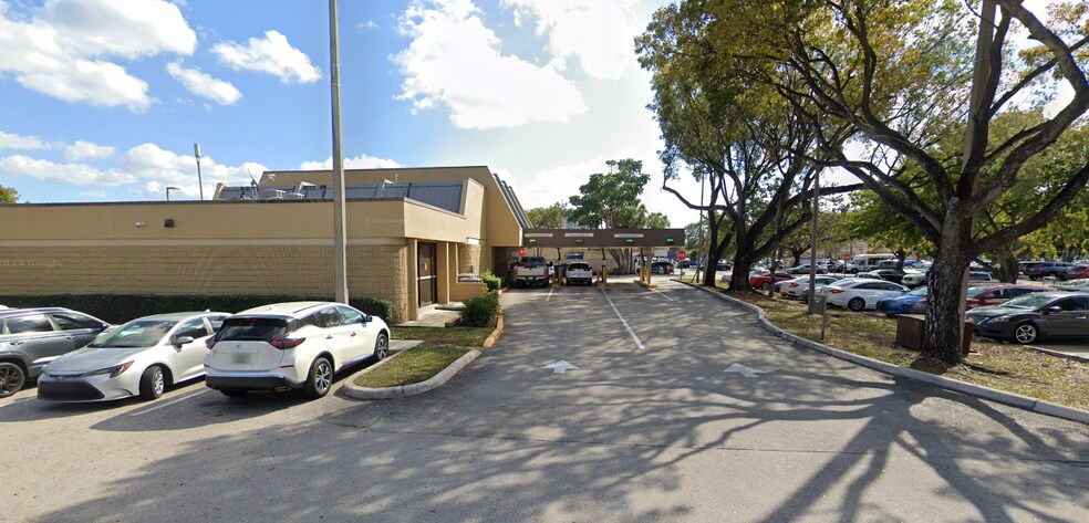 10781 W Flagler St, Miami, FL à vendre - Photo du bâtiment - Image 2 de 5