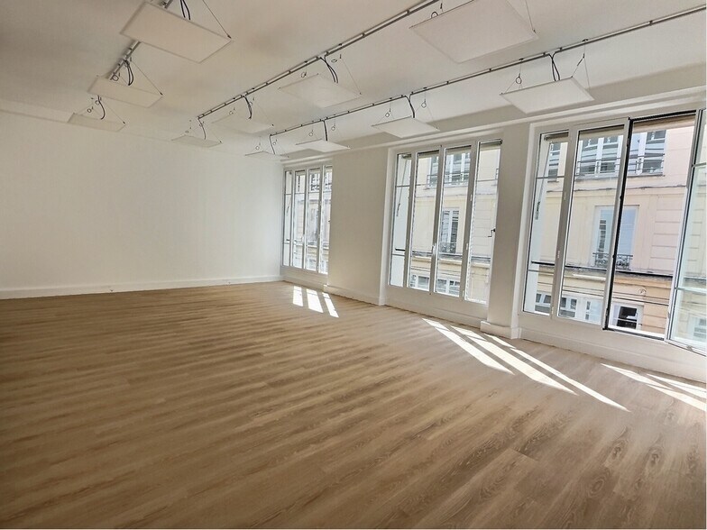 4 Cité Paradis, Paris à louer - Photo du bâtiment - Image 2 de 4