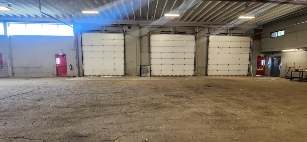 675 Strathearne Ave, Hamilton, ON for lease - Interior Photo - Image 2 of 5