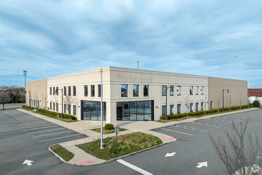 Large-Scale Development Portfolio portfolio of 6 properties for sale on LoopNet.ca - Primary Photo - Image 3 of 7