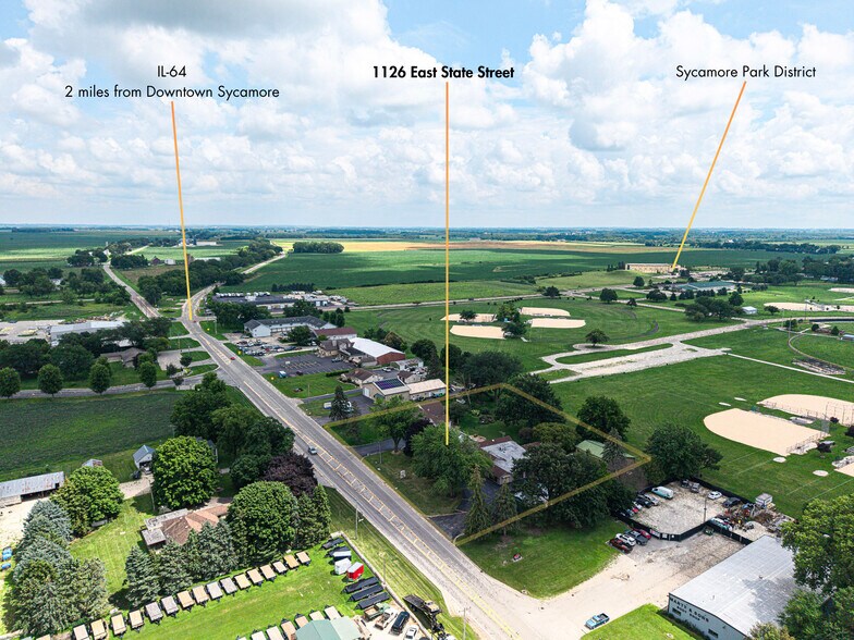 1126 E State St, Sycamore, IL à louer - Photo du bâtiment - Image 3 de 37