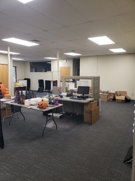 37 Lark Industrial Pky, Greenville, RI for lease - Building Photo - Image 2 of 17