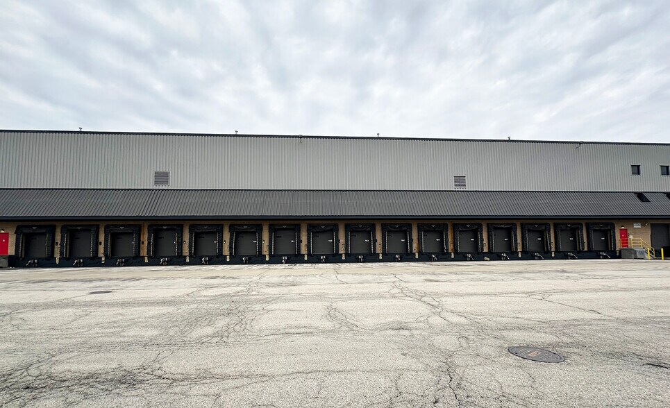 4700-4800 Proviso Dr, Melrose Park, IL à louer - Photo du bâtiment - Image 3 de 7