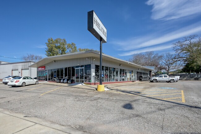 Plus de détails pour 202 N Frazier St, Conroe, TX - Commerce de détail à vendre