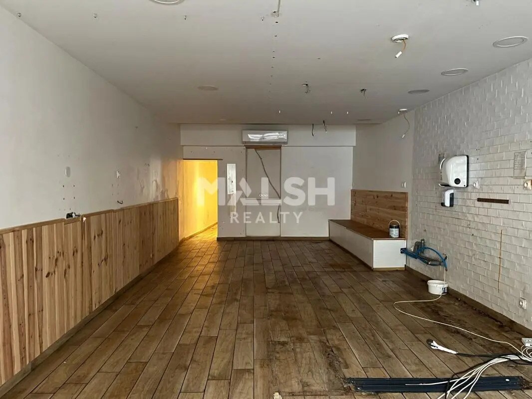 Retail in Lyon for lease Interior Photo- Image 1 of 5