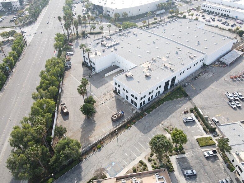 293-301 Brea Canyon Rd, City of Industry, CA à vendre - Photo du bâtiment - Image 2 de 9