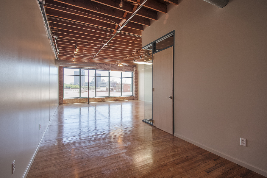 1625-1627 Oak St, Kansas City, MO for lease Interior Photo- Image 1 of 5