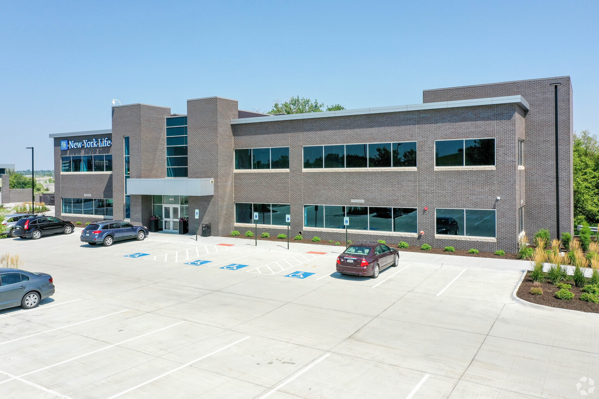 18140 Burke St, Elkhorn, NE for lease Primary Photo- Image 1 of 17