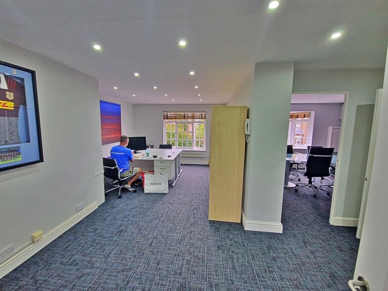 41-43 Church Rd, London for lease - Building Photo - Image 3 of 5