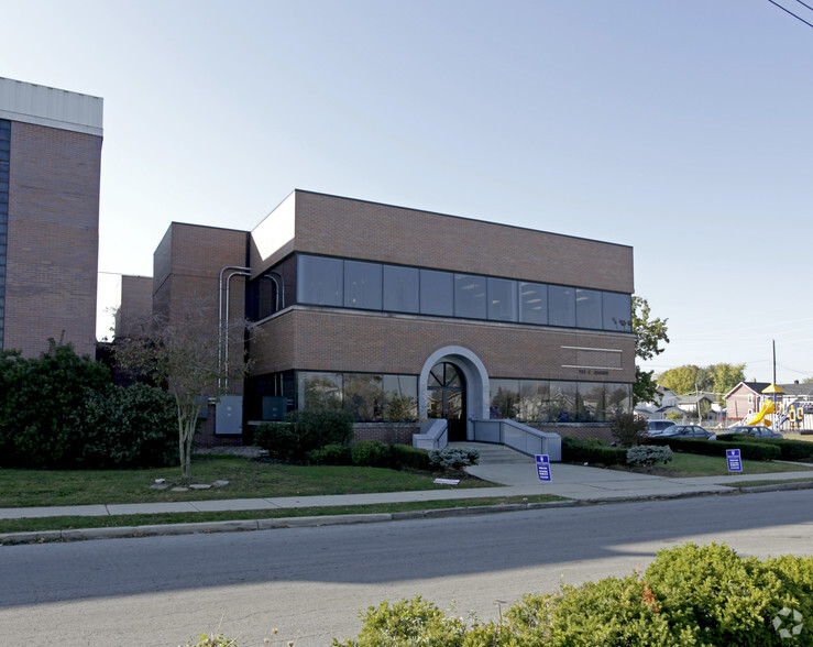 TechSouth Campus portfolio of 6 properties for sale on LoopNet.ca - Building Photo - Image 2 of 6