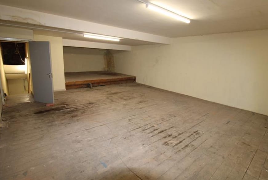 33 Castle St, Hinckley for lease - Interior Photo - Image 3 of 6