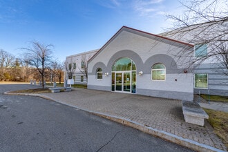 111 New Hampshire Ave, Portsmouth, NH for lease Building Photo- Image 2 of 4