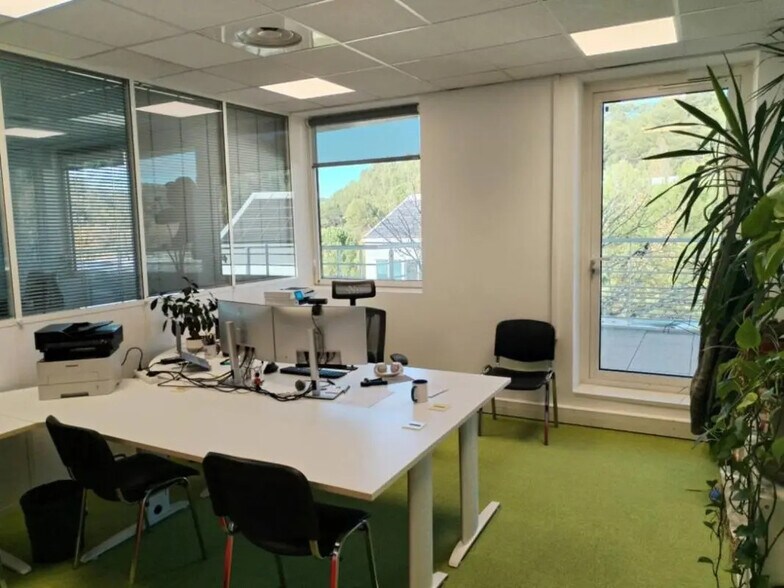 Bureau dans Meyreuil à louer - Photo du bâtiment - Image 2 de 8