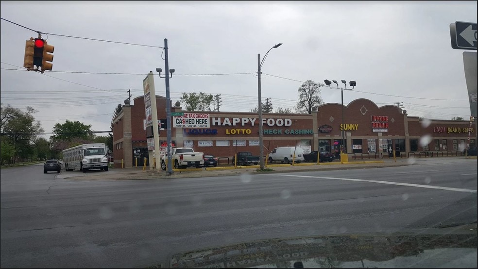 14601-14649 W 8 Mile Rd, Detroit, MI for lease - Building Photo - Image 3 of 4