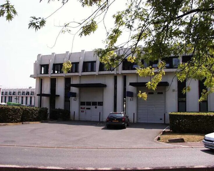 3 Allée Du Grand Saint-Bernard, Évry-Courcouronnes for lease - Building Photo - Image 2 of 9