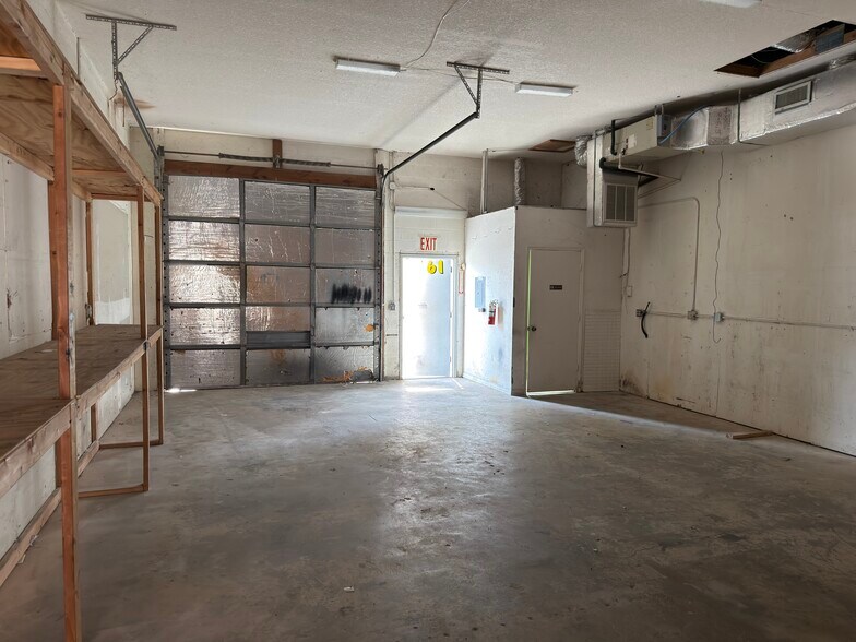 18290 Paulson Dr, Port Charlotte, FL à louer - Photo du bâtiment - Image 2 de 9