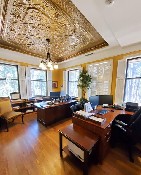 565 Brunswick Rd, Grass Valley, CA à vendre - Photo du bâtiment - Image 1 de 25