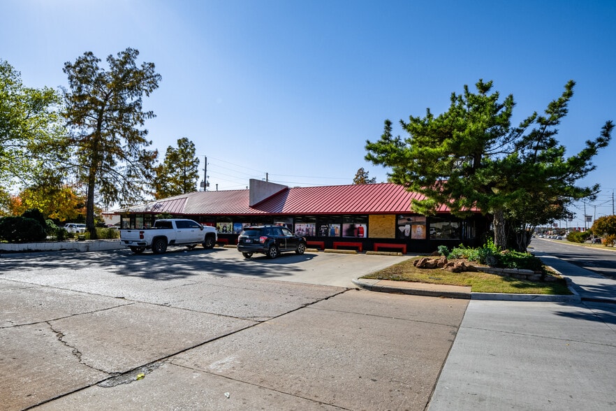 2002 NW Cache Rd, Lawton, OK for sale - Building Photo - Image 3 of 13