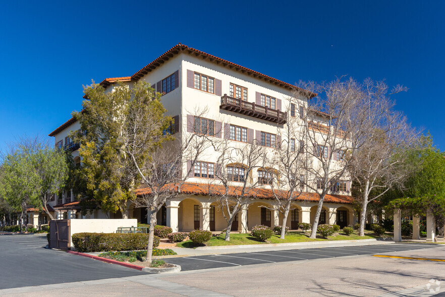 760 Paseo Camarillo, Camarillo, CA à louer - Photo du bâtiment - Image 2 de 6