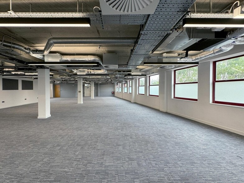 29 Grove Hill Rd, Harrow à louer - Photo du bâtiment - Image 2 de 5