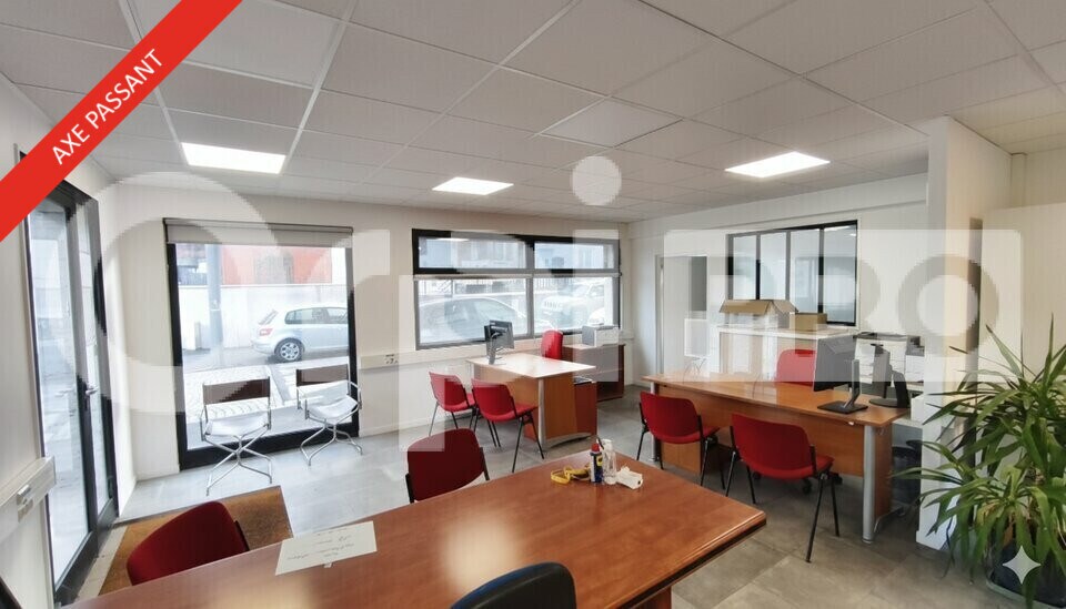 Office in Villeneuve-le-Roi for lease - Building Photo - Image 2 of 8