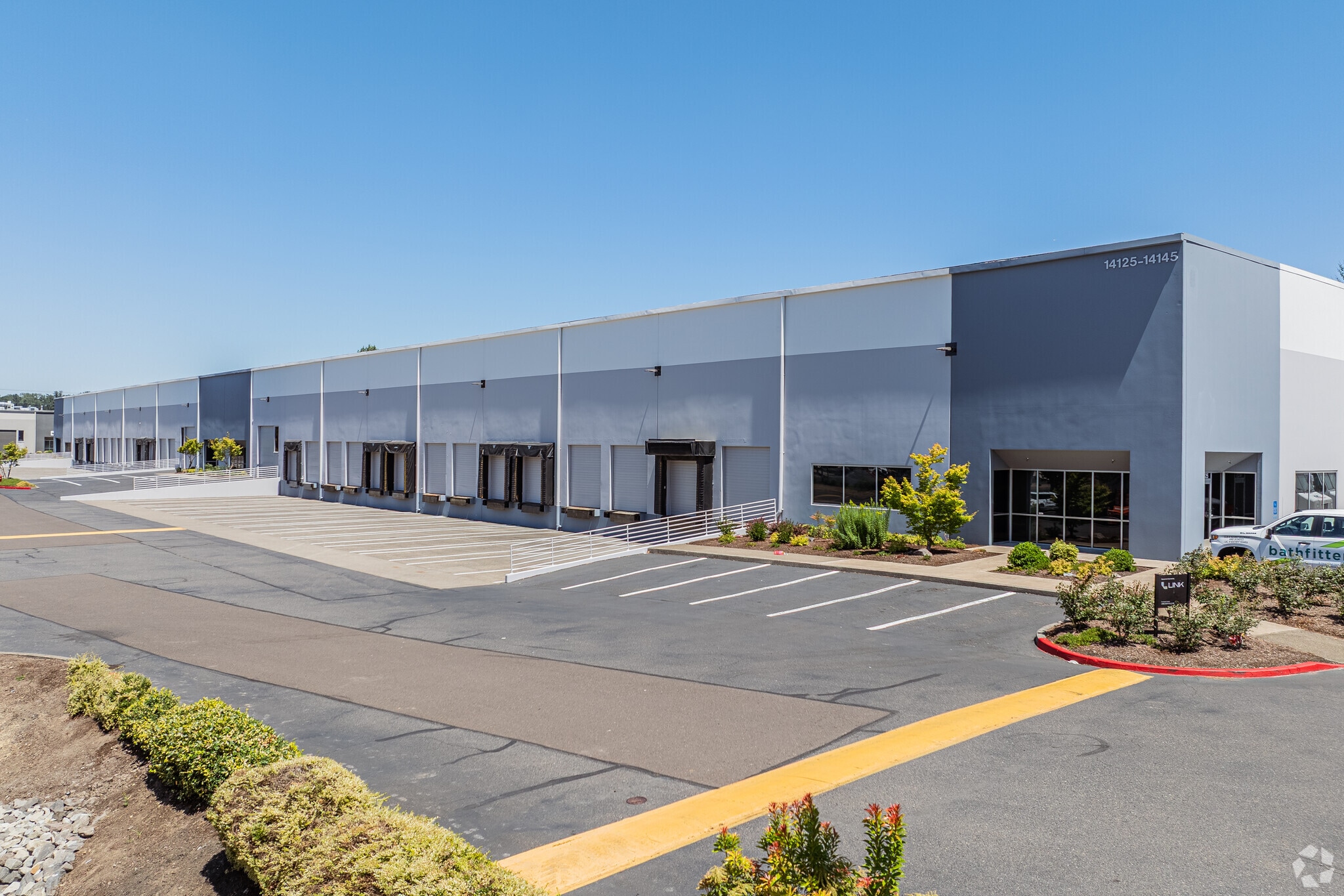 14125-14145 NE Airport Way, Portland, OR for lease Building Photo- Image 1 of 8