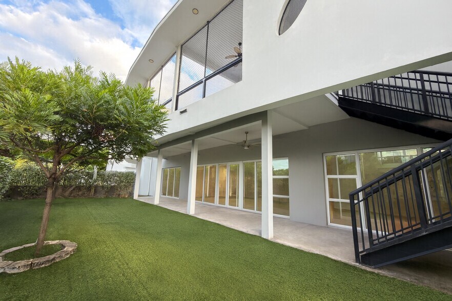 18651 NE 24th Pl, Miami, FL à vendre - Photo du bâtiment - Image 2 de 14