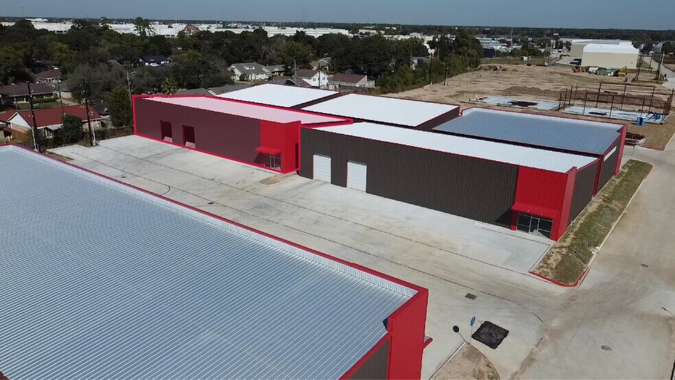 16313 North Fwy, Houston, TX à louer - Photo du bâtiment - Image 2 de 4