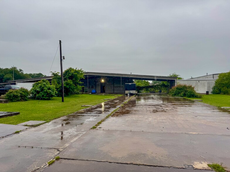 300 W School St, Madisonville, TX à vendre - Photo du bâtiment - Image 1 de 33