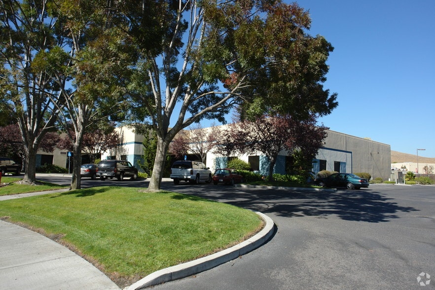 3751 Charter Park Dr, San Jose, CA for lease - Building Photo - Image 2 of 3