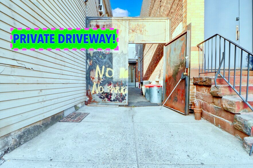 1059 Wyckoff Ave, Ridgewood, NY à louer - Photo principale - Image 2 de 18