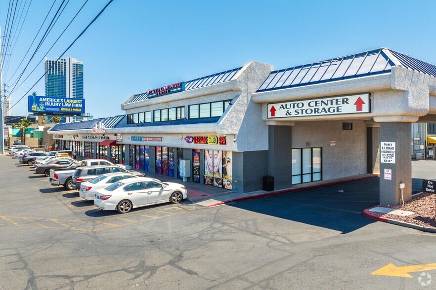 4755 W Flamingo Rd, Las Vegas, NV à louer - Photo principale - Image 1 de 10